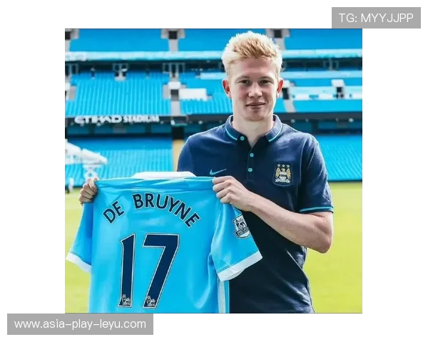 德布劳内外脚背拨球形成突破点，曼城进攻层次更加丰富